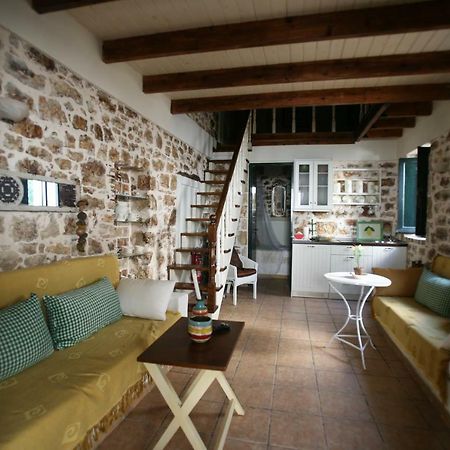 Christina'S Stone Cottage Kassiopi Bagian luar foto
