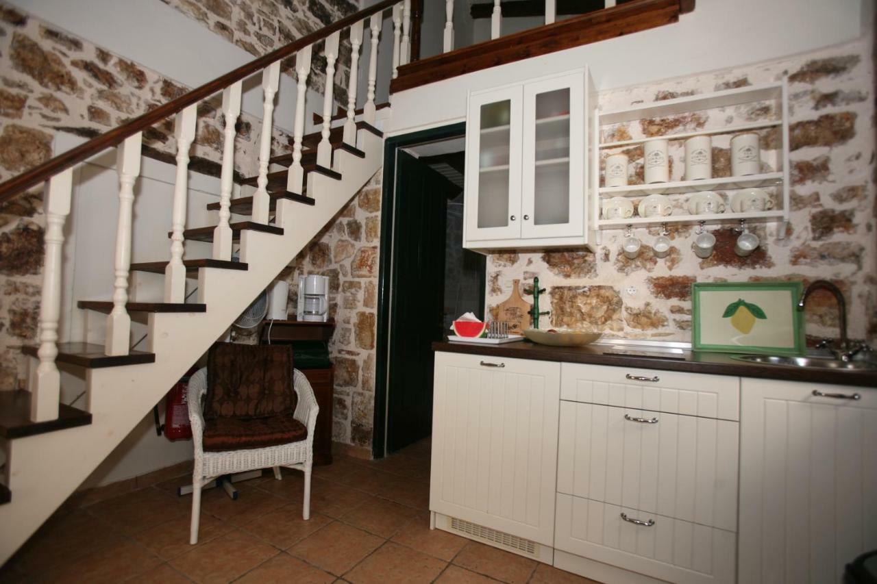 Christina'S Stone Cottage Kassiopi Bagian luar foto