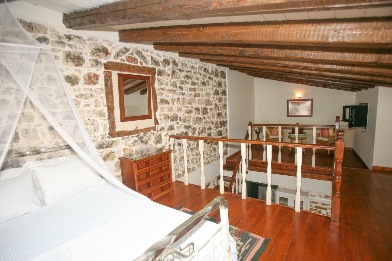 Christina'S Stone Cottage Kassiopi Bagian luar foto