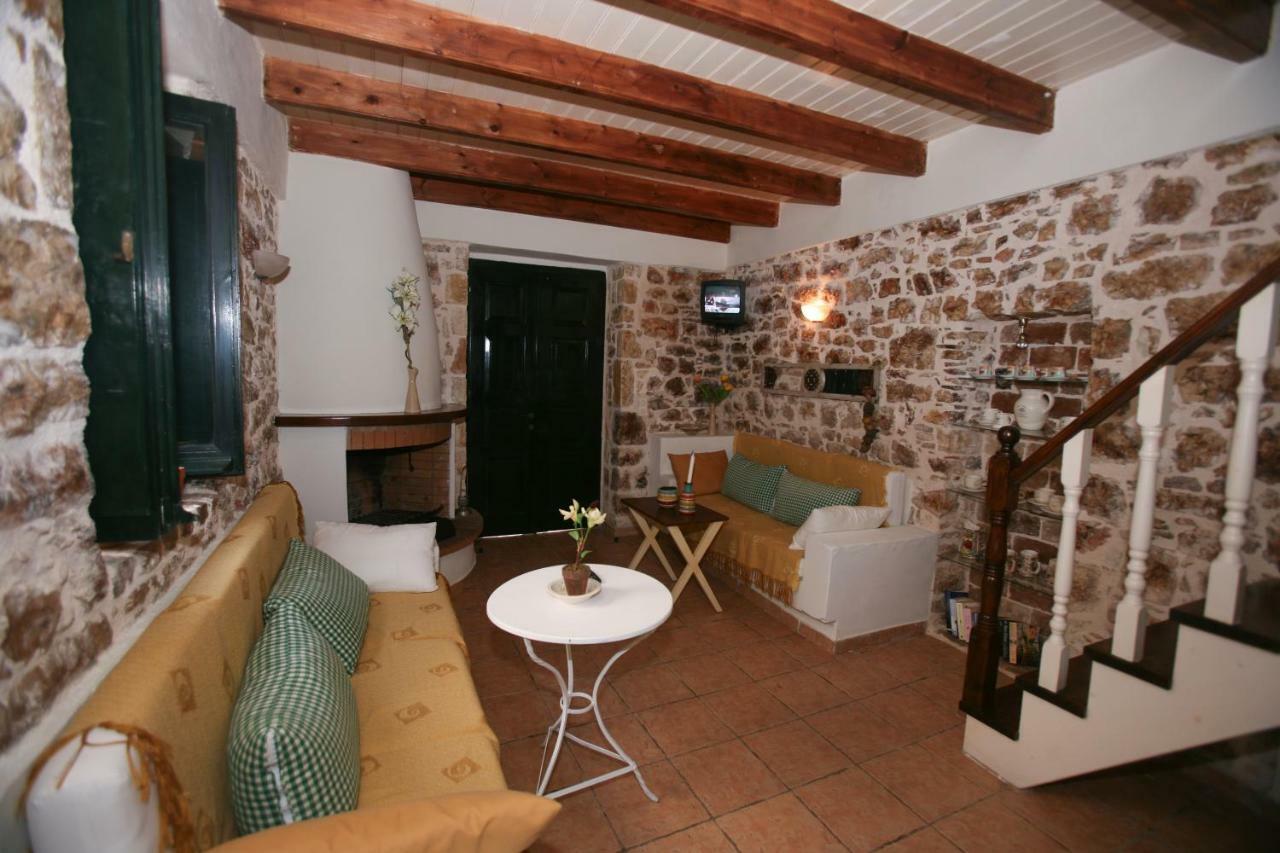 Christina'S Stone Cottage Kassiopi Bagian luar foto