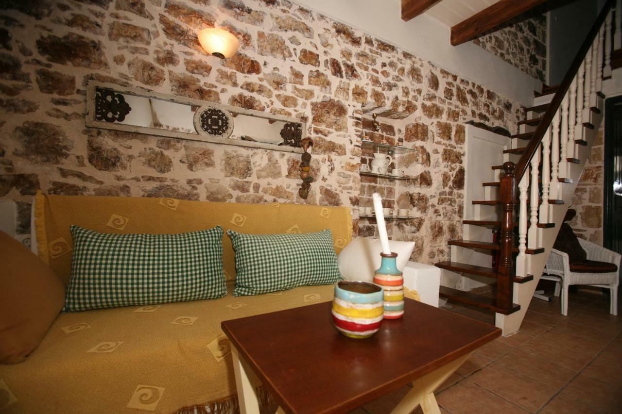 Christina'S Stone Cottage Kassiopi Bagian luar foto