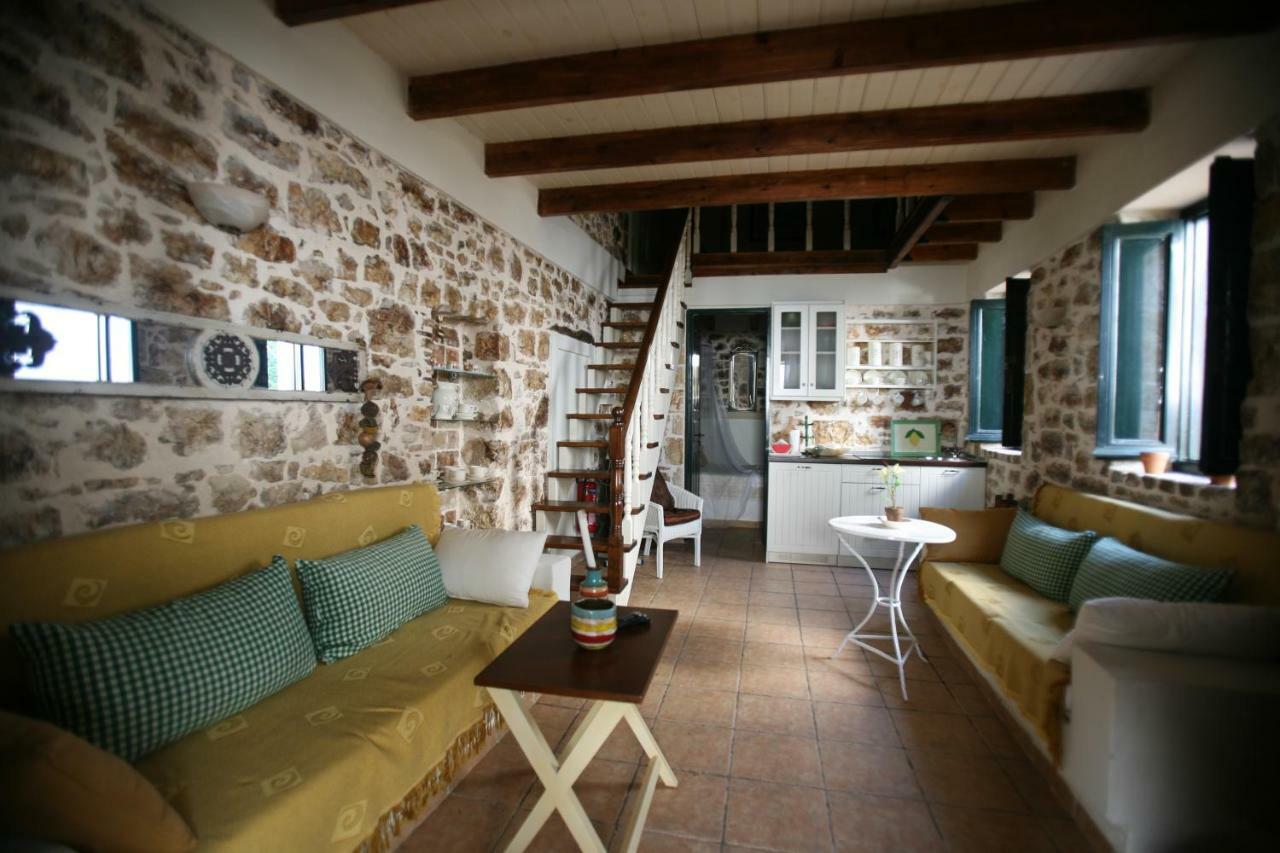 Christina'S Stone Cottage Kassiopi Bagian luar foto